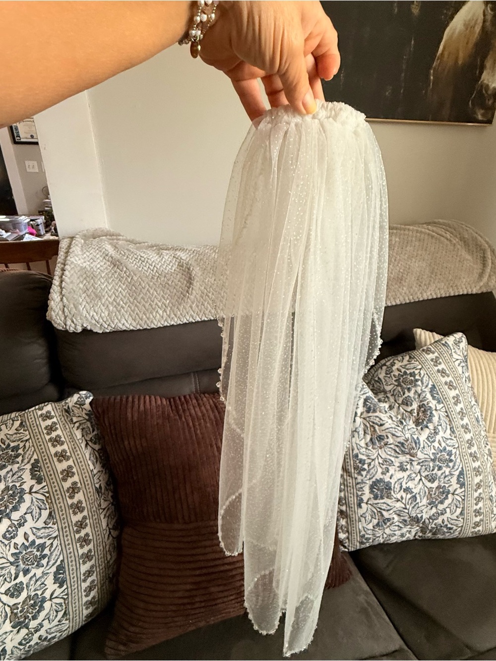 Sparkling Crystal-Edged Wedding Veil - White - Picture 7 of 12